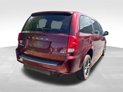 Used 2017 Dodge Grand Caravan SXT FWD image 2