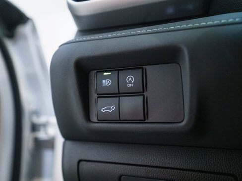 Used 2023 Toyota Highlander LE FWD image 19
