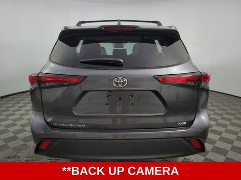 Used 2023 Toyota Highlander XLE image 7