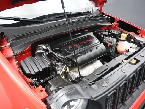 Used 2017 Jeep Renegade Altitude FWD image 42