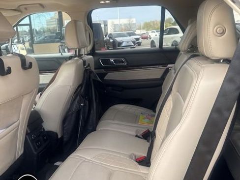 Used 2018 Ford Explorer Platinum image 9