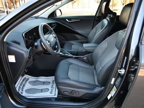 Used 2023 Kia Niro EX Touring image 26