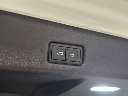 New 2025 Audi Q5 Premium image 17