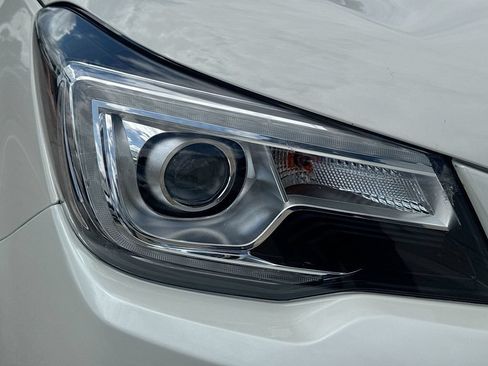 Used 2018 Subaru Forester 2.5i Touring AWD/4WD image 39