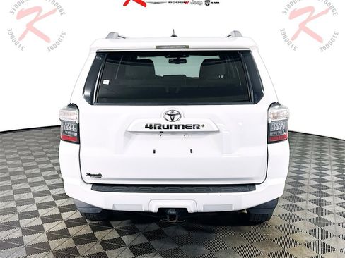 Used 2016 Toyota 4Runner SR5 Premium image 6