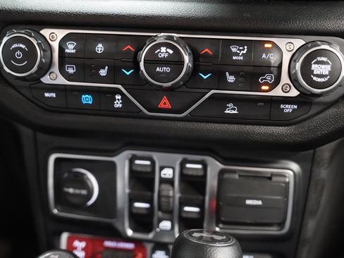 Used 2024 Jeep Wrangler Unlimited AWD/4WD image 27