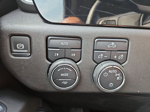 Used 2025 Chevrolet Silverado 1500 LT image 23