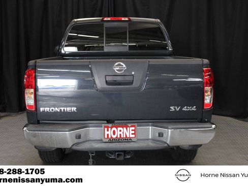 Used 2011 Nissan Frontier SV w/ SV Premium Utility Pkg AWD/4WD image 15