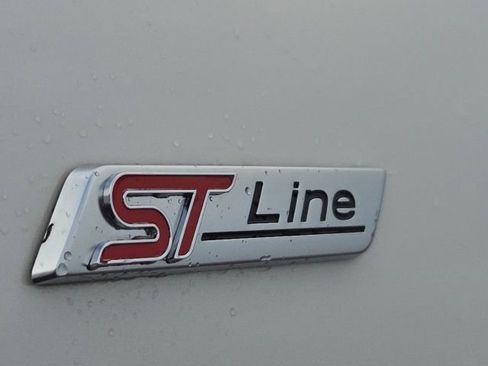 Used 2025 Ford Escape ST-Line Elite w/ Class II Trailer Tow Package image 17