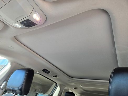 Used 2022 Chrysler Pacifica Limited image 12