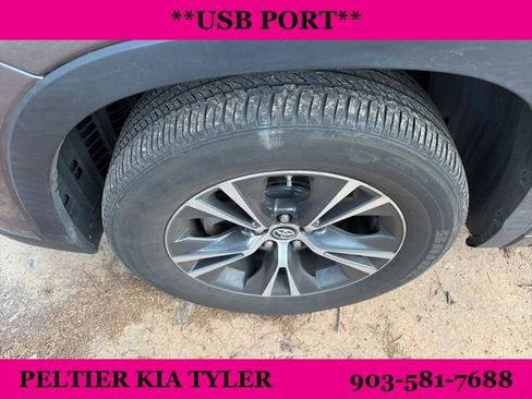 Used 2016 Toyota Highlander XLE image 5