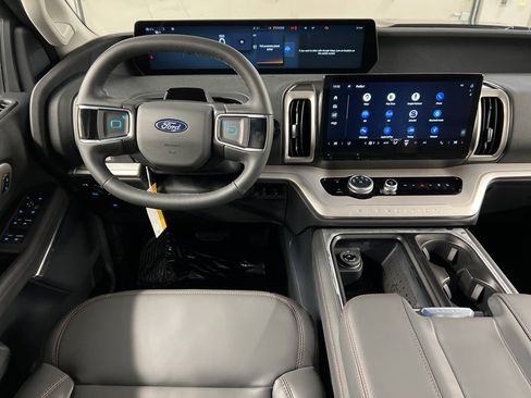 New 2025 Ford Expedition Active image 8