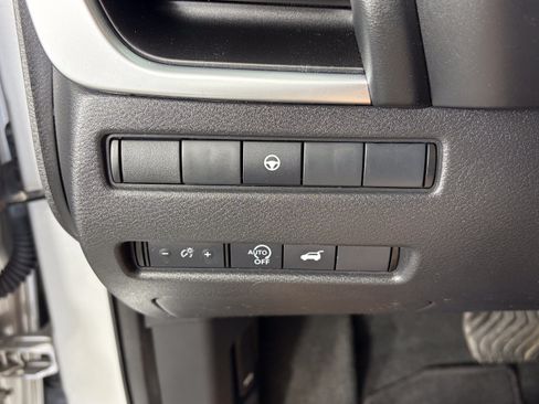 Used 2024 Nissan Rogue SV FWD image 27