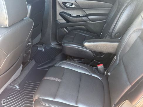 Used 2023 Chevrolet Traverse RS FWD image 15