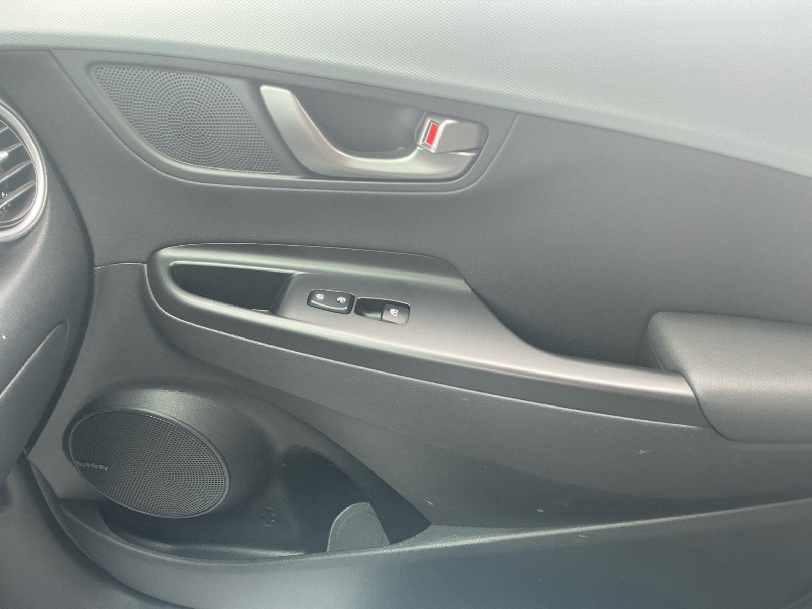 Used 2021 Hyundai Kona Limited FWD image 16