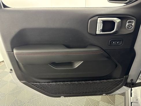 Used 2022 Jeep Gladiator Rubicon w/ Cold Weather Group image 19