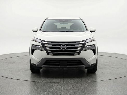 Used 2025 Nissan Rogue SV FWD image 2