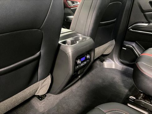 Used 2025 Chevrolet Traverse RS image 28