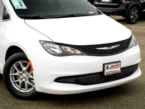 New 2026 Chrysler Voyager LX image 3