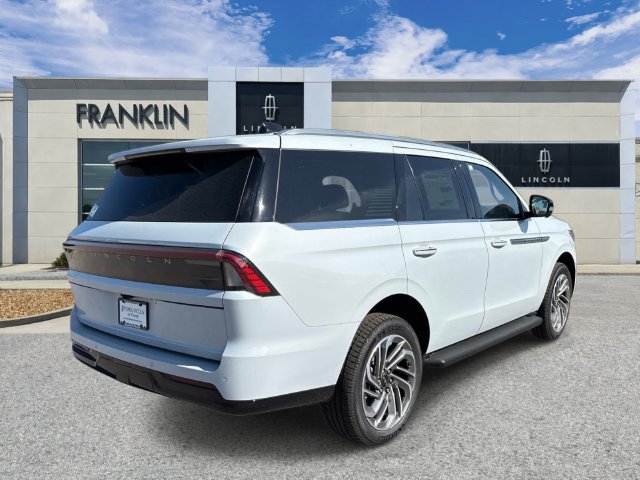 New 2026 Lincoln Navigator Premiere AWD/4WD image 7