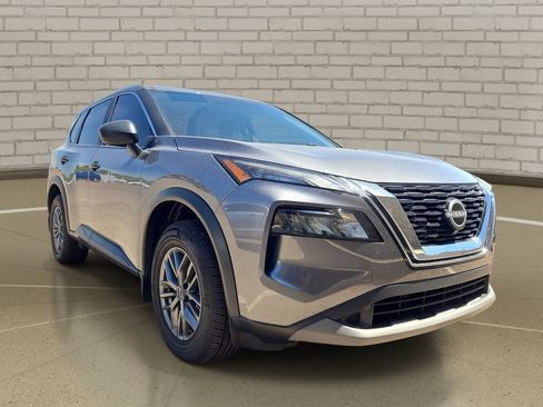 Used 2023 Nissan Rogue S FWD image 3