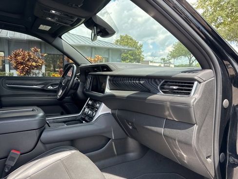 Used 2023 GMC Yukon XL Denali image 9