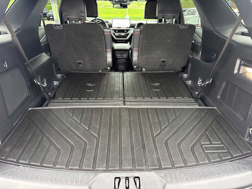 Used 2025 Ford Explorer ST AWD/4WD image 36