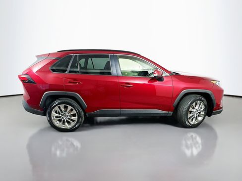 Used 2020 Toyota RAV4 XLE Premium image 8