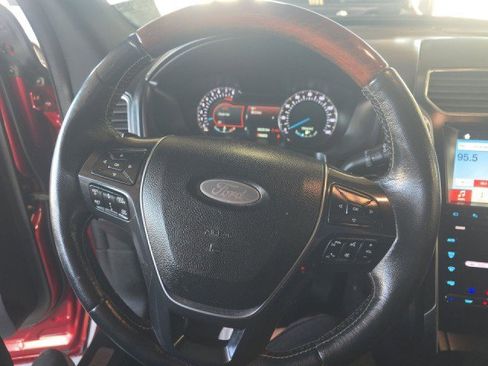 Used 2019 Ford Explorer Platinum image 5