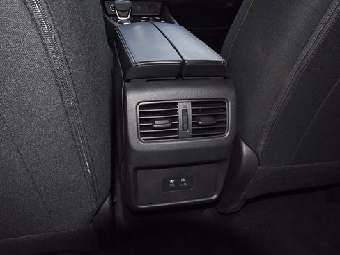 Used 2023 Nissan Rogue SV image 18