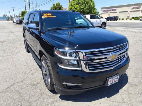 Used 2019 Chevrolet Suburban Premier AWD/4WD image 2