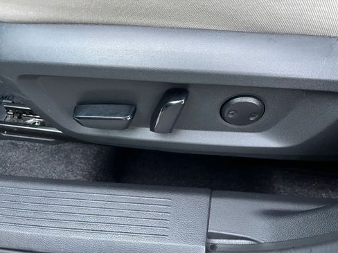 Used 2025 Nissan Rogue SV image 21