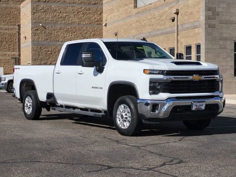 Used 2024 Chevrolet Silverado 2500 LT image 2