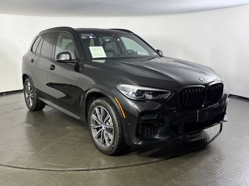 Certified 2023 BMW X5 xDrive40i w/ M Sport Package AWD/4WD image 3
