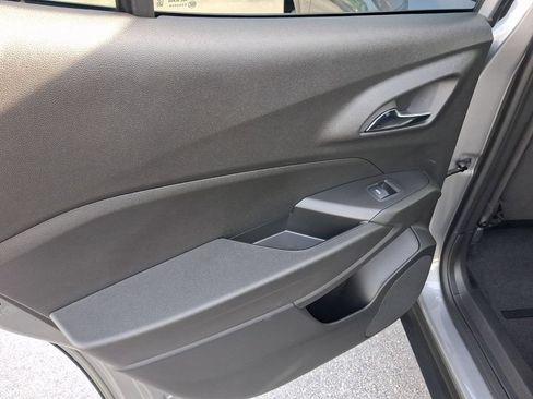 Used 2025 Chevrolet Trax LS FWD image 11