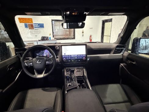 Used 2024 Lexus GX 550 w/ Cold Area Package AWD/4WD image 39