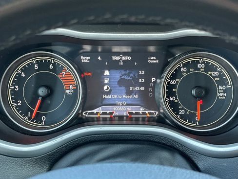 Used 2018 Jeep Cherokee Trailhawk w/ Comfort/Convenience Group image 24