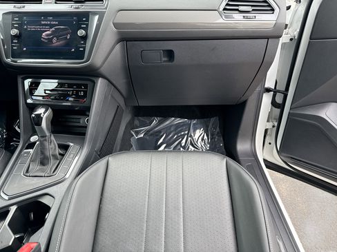 Used 2023 Volkswagen Tiguan SE image 16