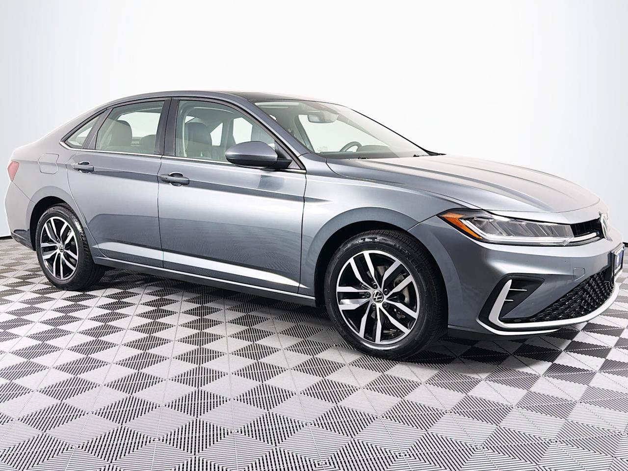Used 2025 Volkswagen Jetta SE FWD image 28