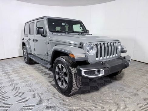 Used 2018 Jeep Wrangler Unlimited Sahara AWD/4WD image 9