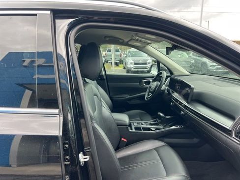 Used 2025 Kia Sorento S image 20