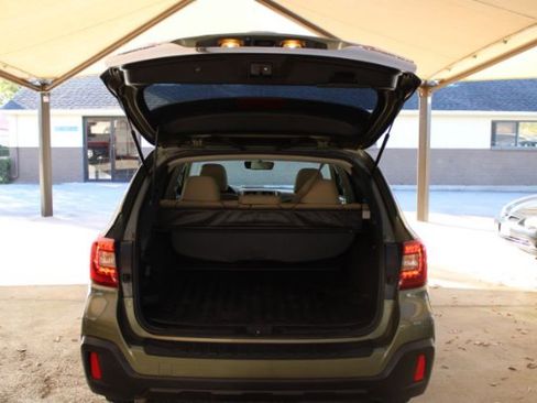 Used 2018 Subaru Outback 2.5i Premium image 18