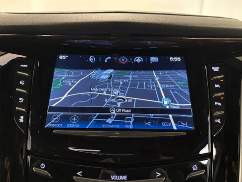 Used 2020 Cadillac Escalade Luxury w/ Escalade Sport Edition AWD/4WD image 37