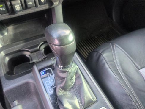 Used 2021 Toyota Tacoma TRD Sport w/ Technology Package image 11