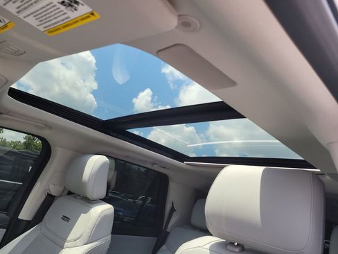 Used 2025 Ford Expedition Platinum w/ Driver's Package AWD/4WD image 22