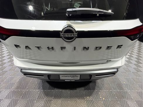 New 2026 Nissan Pathfinder SL image 24