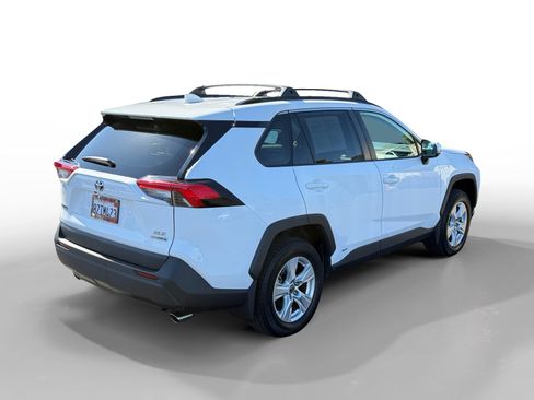 Used 2021 Toyota RAV4 XLE w/ Convenience Package AWD/4WD image 5