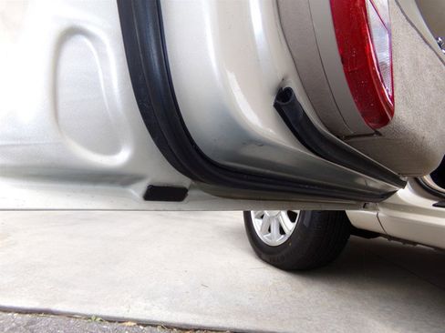 Used 2001 Lincoln Continental image 78