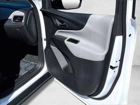 Used 2023 Chevrolet Equinox LS w/ LS Convenience Package image 19