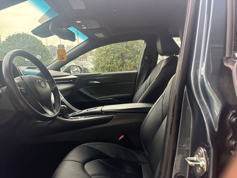 Used 2019 Toyota Avalon XLE image 11